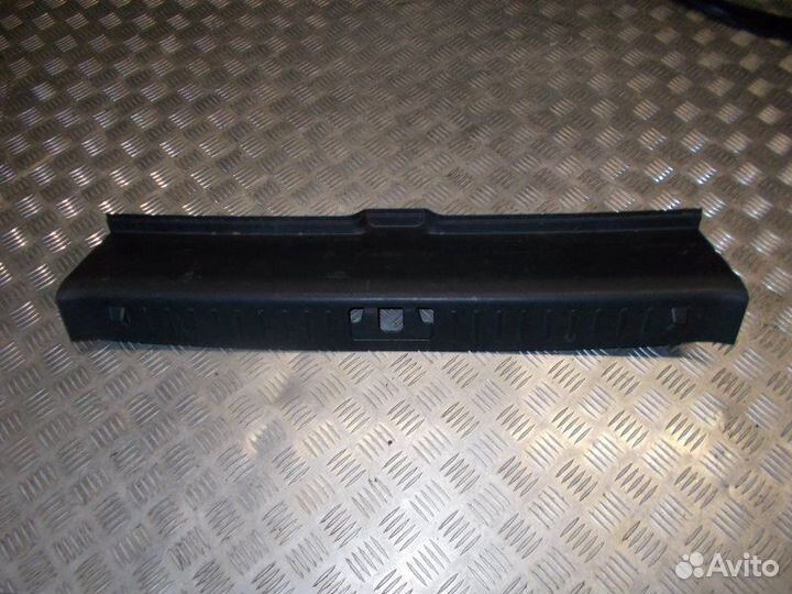 Накладка замка багажника задняя Volvo S80 С80