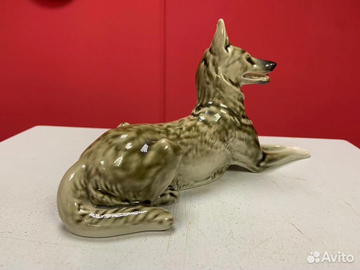 Фарфоровая статуэтка 