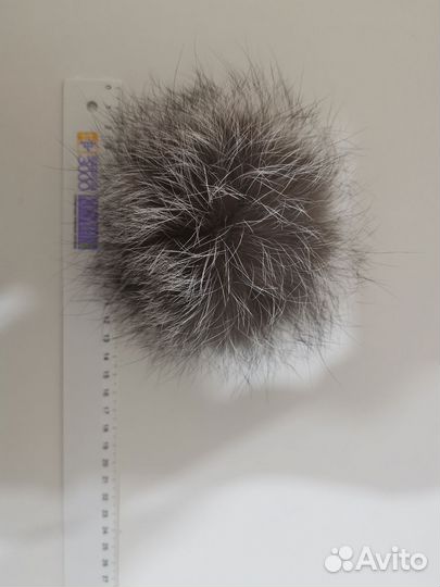 Меховые помпоны из натуральной чернобурки