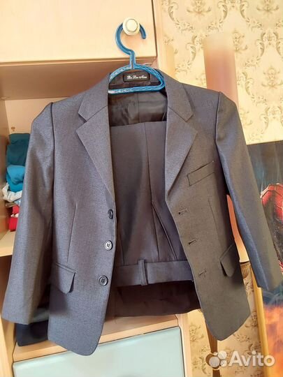 Школьный костюм для мальчика 122 серый