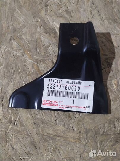 Кронштейн крепления фары Toyota Land Cruiser (200)