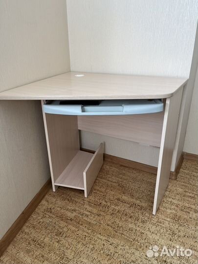 Компьютереый стол