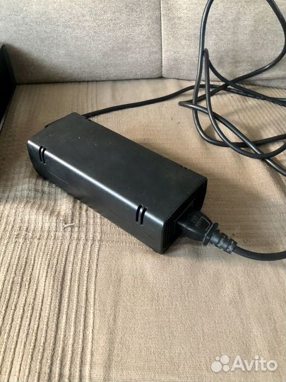 Xbox 360 S (1439) + Kinnect + 4 Игры