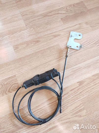 Противоугонный замок капота Audi Q7 2006-2015