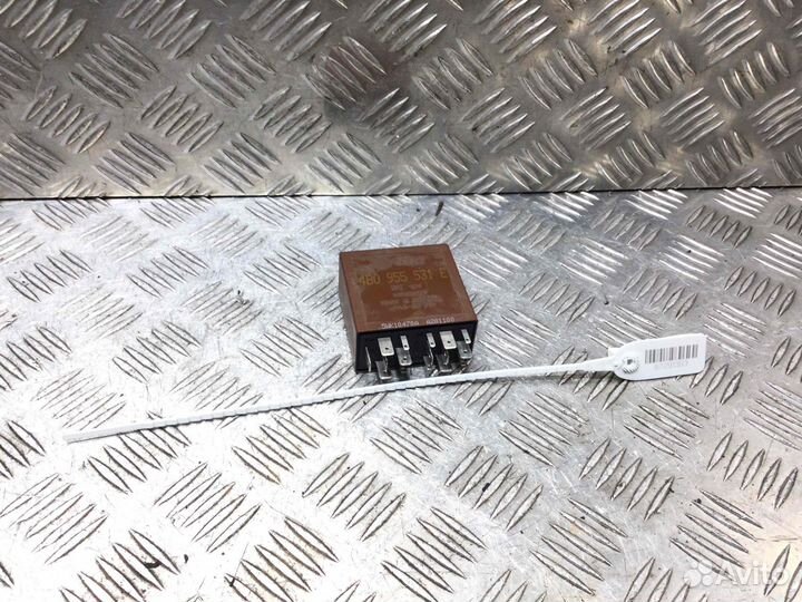 Реле стеклоочистителей (дворников) Audi A6 4b09555