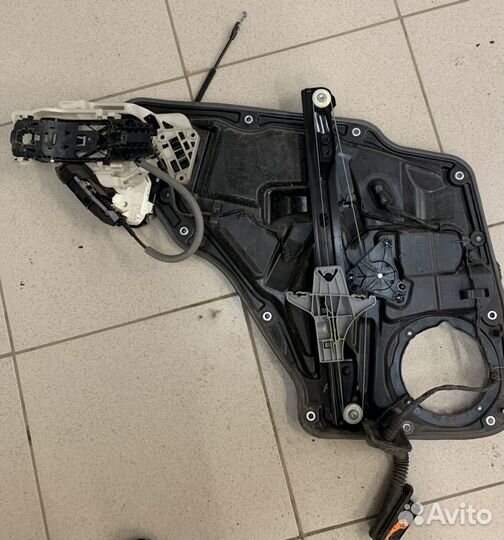 Стеклоподъемник задний правый VW Tiguan 2007-2016