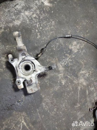 Кулак поворотный передний правый Opel Astra H