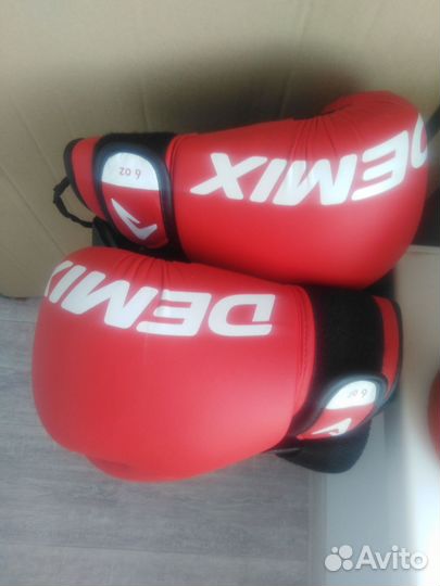 Боксерская груша и перчатки