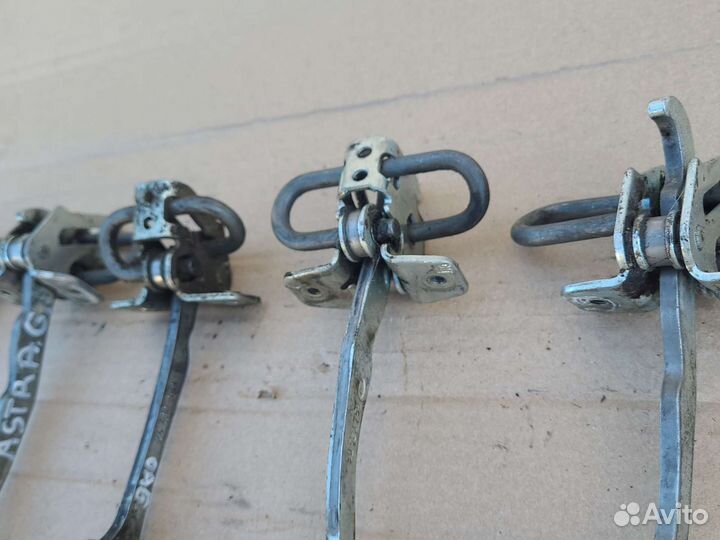 Ограничитель двери Opel Astra G 1998-2005