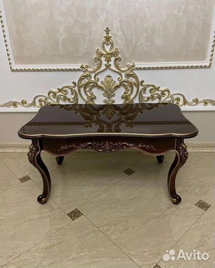 Стол и стулья в гостиную. В наличии