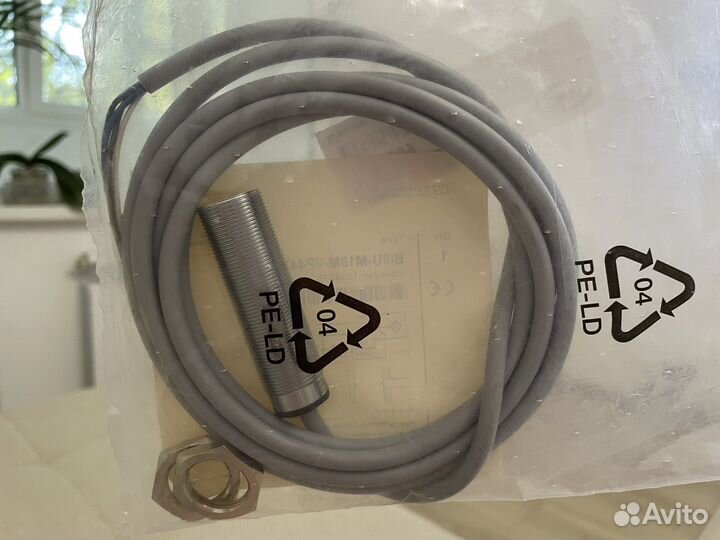 Индуктивный датчик turck BI8U-M18M-VP44X