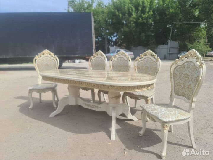 Столы и стулья