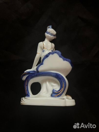 Фигурка статуэтка для интерьера фарфоровая