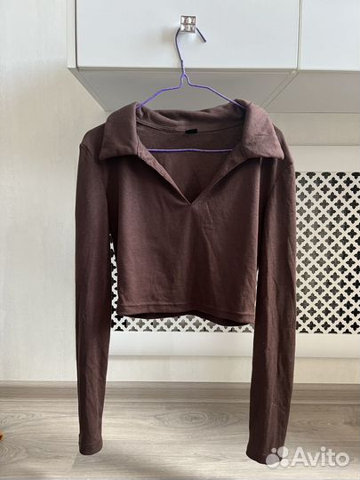 Кофта с вырезом