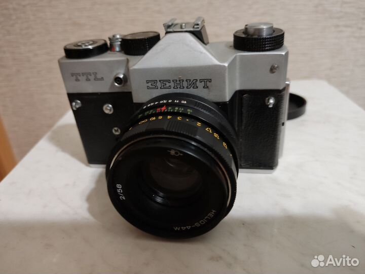 Плёночный фотоаппарат зеркальный