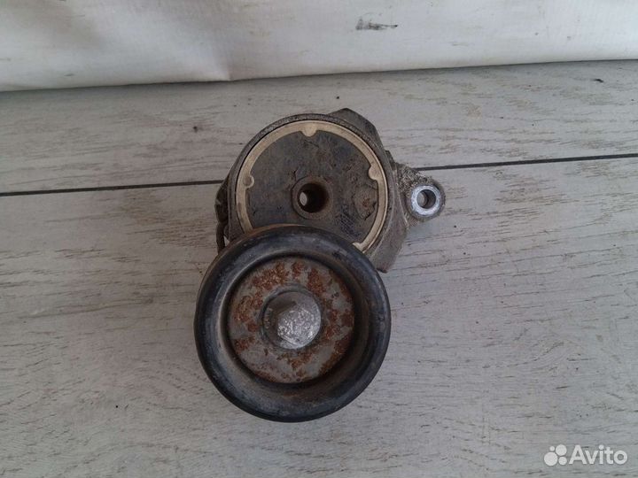 Lexus LX570 натяжитель ремня