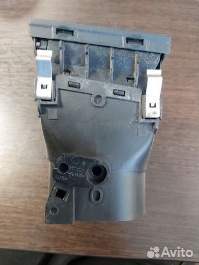 Дефлектор воздушный правый Volkswagen Touareg 1