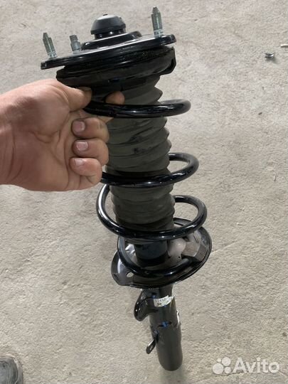 Амортизатор передний R Honda CR-V 5,crv5.Оигинал
