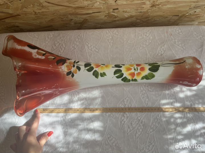 Ваза стеклянная с тонкой талией