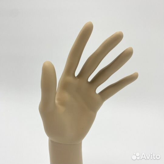 Рука телесного цвета