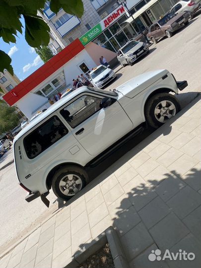 LADA 4x4 (Нива) 1.7 МТ, 2002, 85 000 км