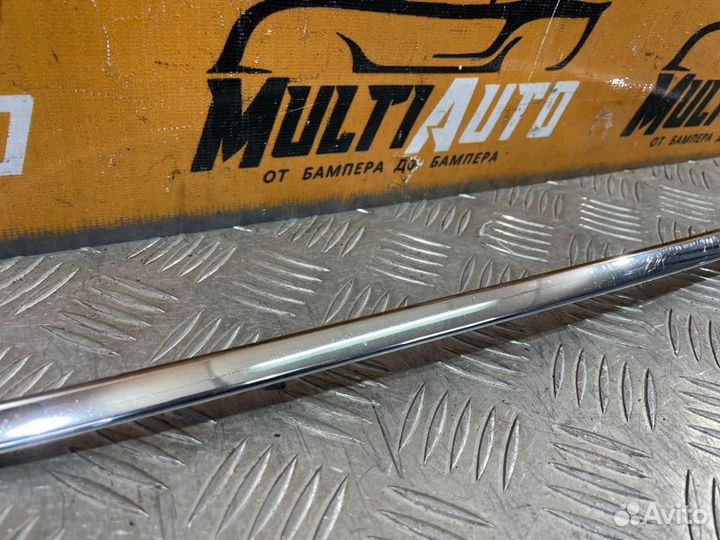 Хром решетки радиатора передний левый Volkswagen