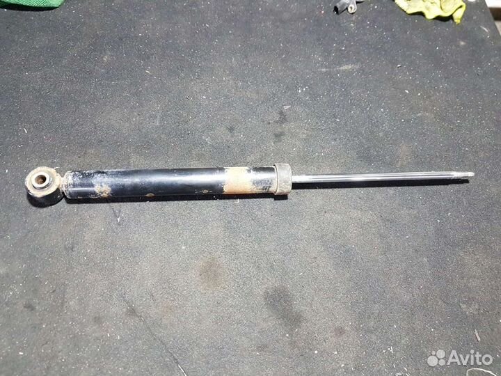 Амортизатор задний volkswagen passat B6