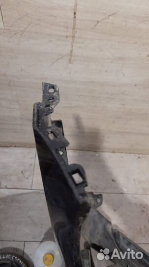 Бампер передний под парктроники передний Genesis