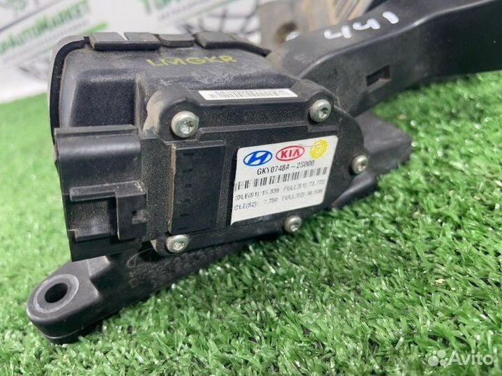Педаль газа Kia Sportage SL D4HA 2011