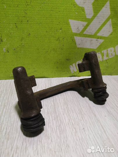 Скоба суппорта заднего Форд Фокус 1