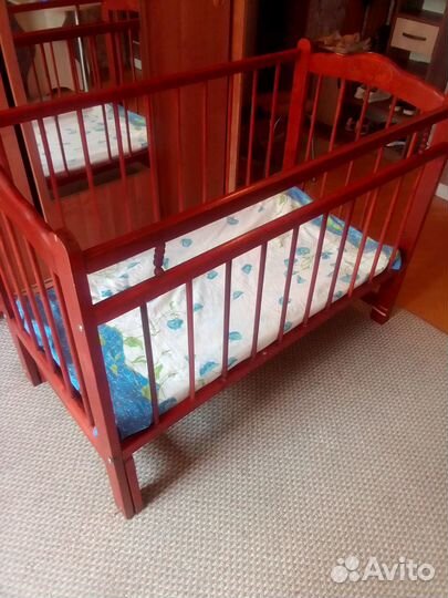 Продам детскую кроватку