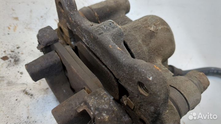 Суппорт левый задний Toyota Prius