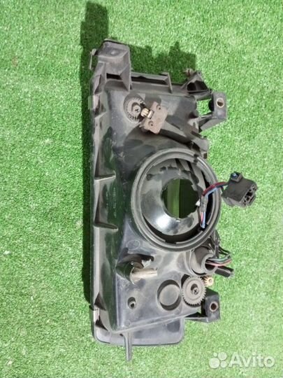 Фара галогеновая левая Mazda Bongo