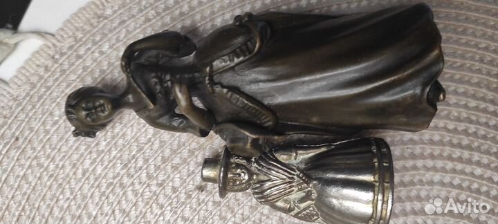 Статуэтка -колокольчик