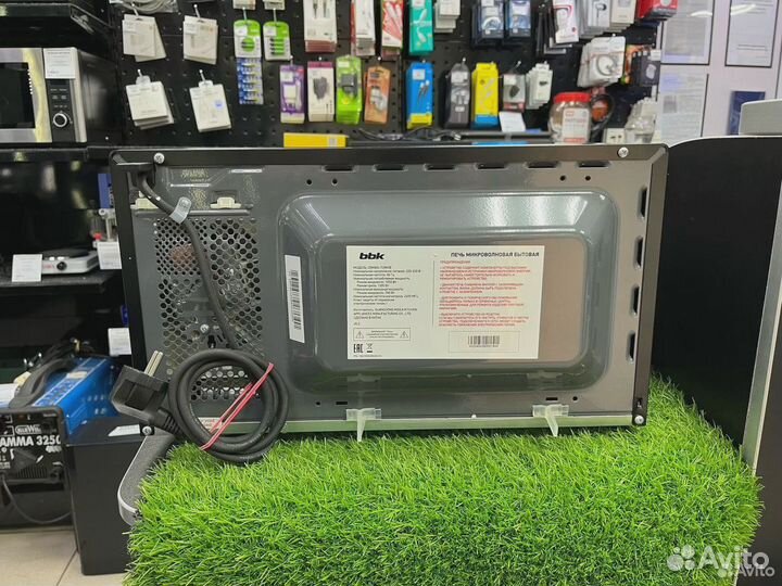 Микроволновая печь BBK 20MWG-739M/B