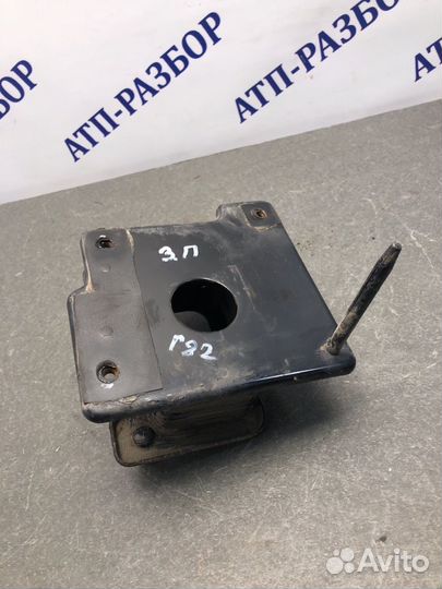 Кронштейн бампера задний правый Hyundai Genesis