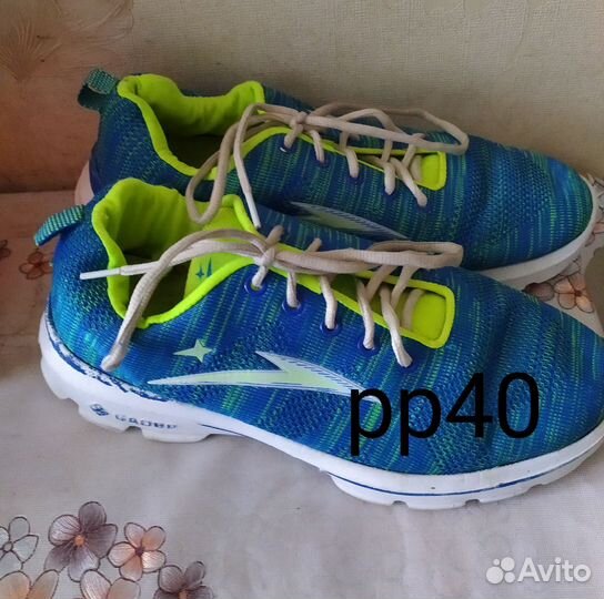 Кроссовки р40