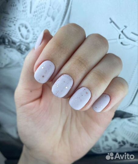 Маникюр с покрытием лаком