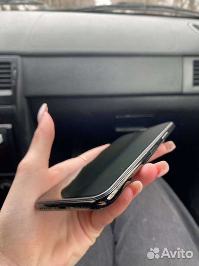 Телефон iPhone 10