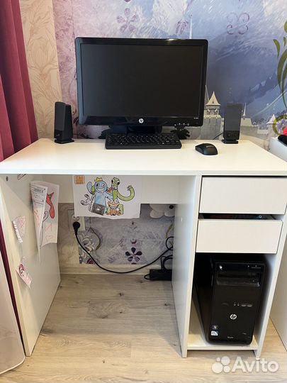 Письменный стол