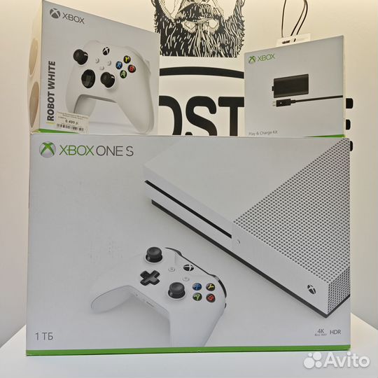 Xbox One S 1tb +джойстик+доп акб