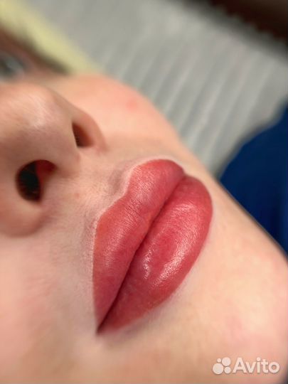 Модель перманентный макияж губ/бровей