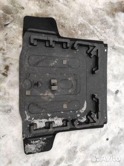 Обшивка багажника Chevrolet Cruze седан 1.6