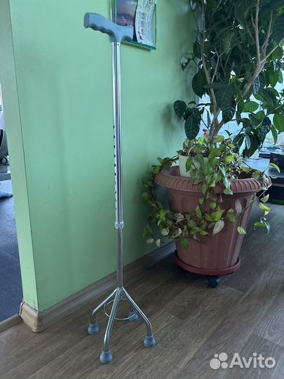 Трость четырех опорная