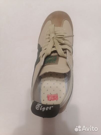 Кроссовки женские