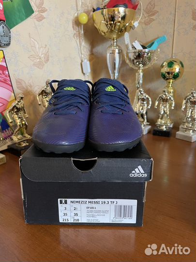 Футбольные бутсы-сороконожки оригинальные adidas