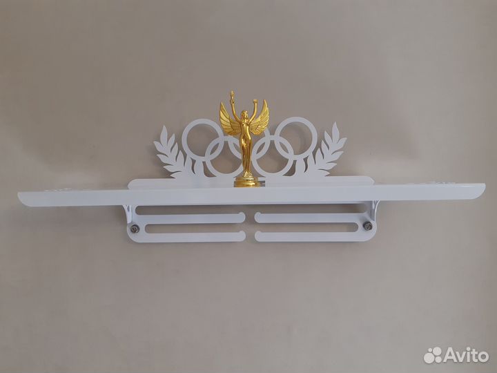 Медальница с полкой из стали