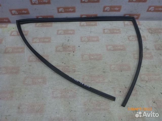 Уплотнительная резинка стекла задняя левая Honda