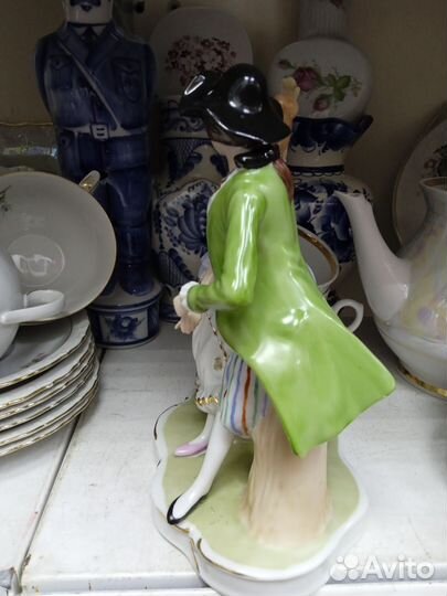 Статуэтка фарфор