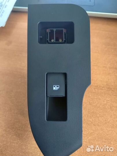 Блок кнопок задней двери правая chevrolet captiva